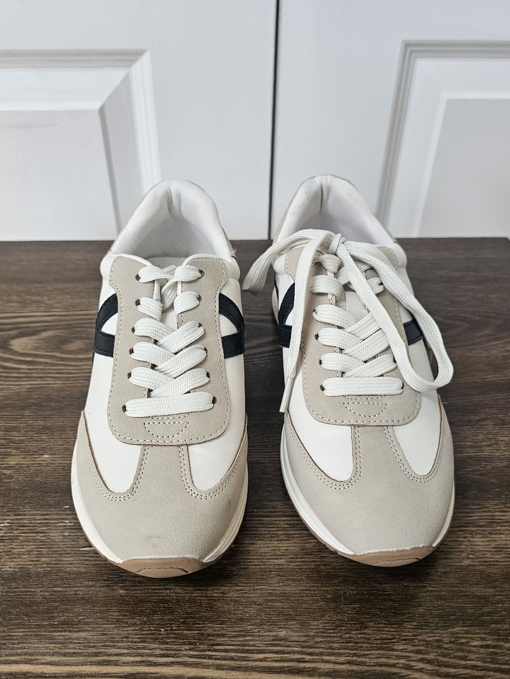 Women's DV By Dolce Vita Fashion Sneakers Size 6.5